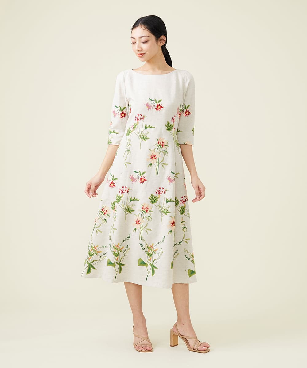 GBEET02990 Sybilla(シビラ) ピオニーエンブロイダリーワンピース ベージュ
