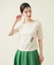 GBFGT02290 Sybilla(シビラ) ポイントフラワー刺繍プルオーバー ベージュ