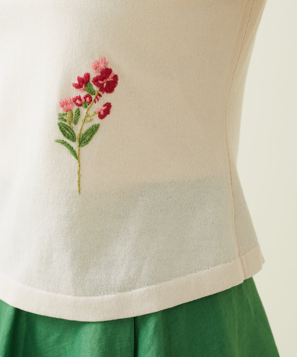GBFGT02290 Sybilla(シビラ) ポイントフラワー刺繍プルオーバー ベージュ