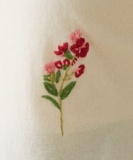 GBFGT02290 Sybilla(シビラ) ポイントフラワー刺繍プルオーバー ベージュ