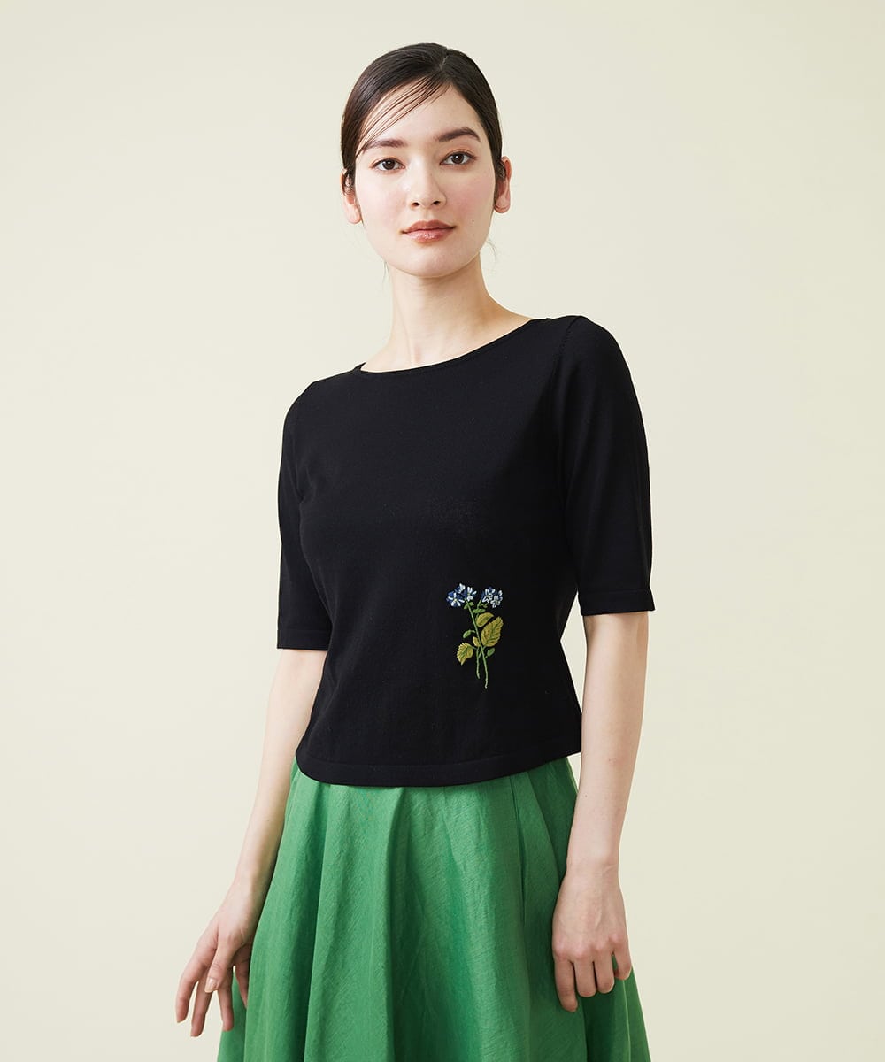 GBFGT02290 Sybilla(シビラ) ポイントフラワー刺繍プルオーバー ブラック