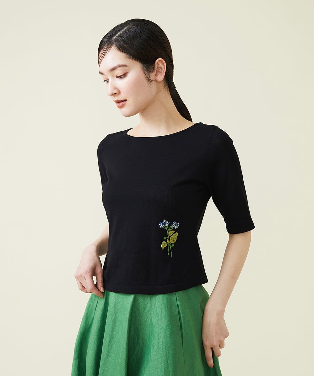 GBFGT02290 Sybilla(シビラ) ポイントフラワー刺繍プルオーバー ブラック