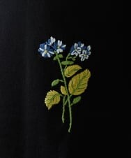GBFGT02290 Sybilla(シビラ) ポイントフラワー刺繍プルオーバー ブラック