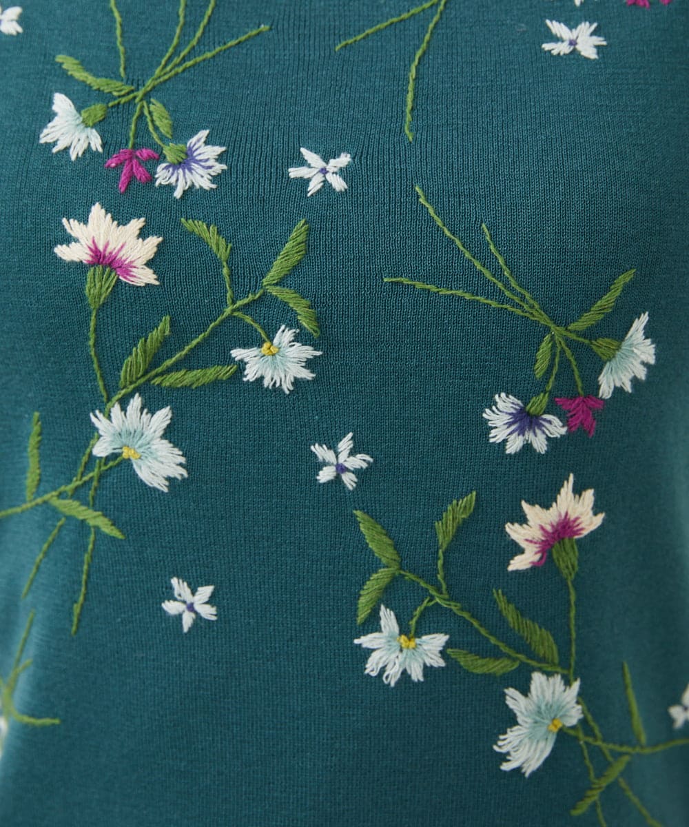 GBFHB31650 Sybilla(シビラ) フラワー刺繍ノースリーブプルオーバー グリーン