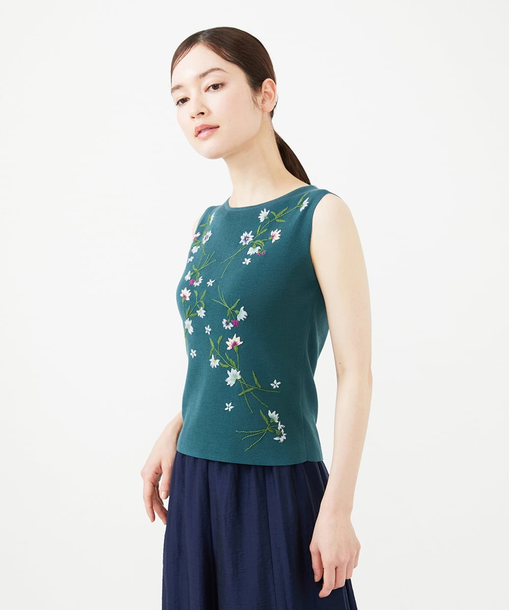 GBFHB31650 Sybilla(シビラ) フラワー刺繍ノースリーブプルオーバー グリーン