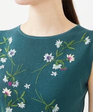 GBFHB31650 Sybilla(シビラ) フラワー刺繍ノースリーブプルオーバー グリーン