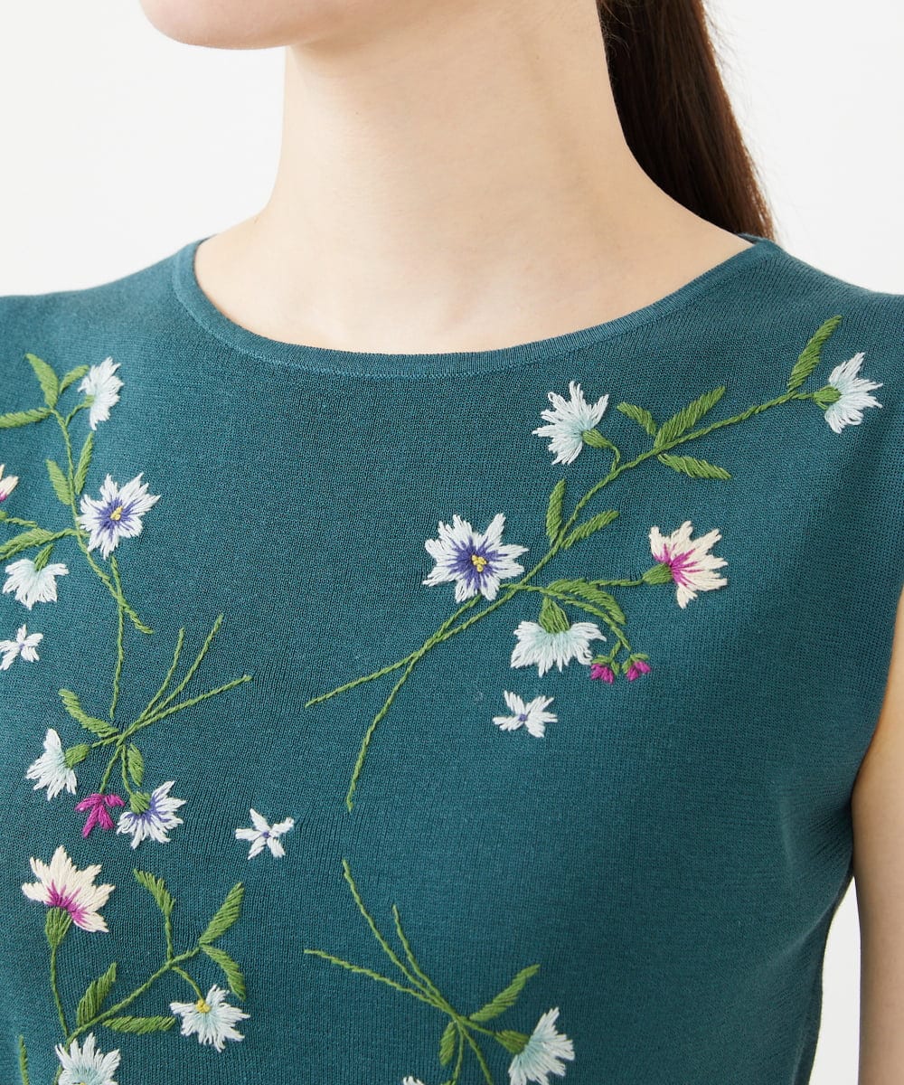 GBFHB31650 Sybilla(シビラ) フラワー刺繍ノースリーブプルオーバー グリーン