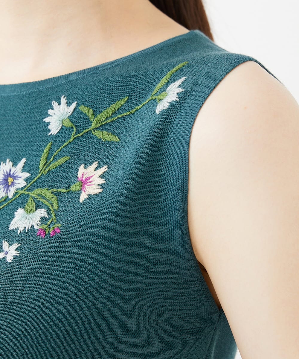 GBFHB31650 Sybilla(シビラ) フラワー刺繍ノースリーブプルオーバー グリーン