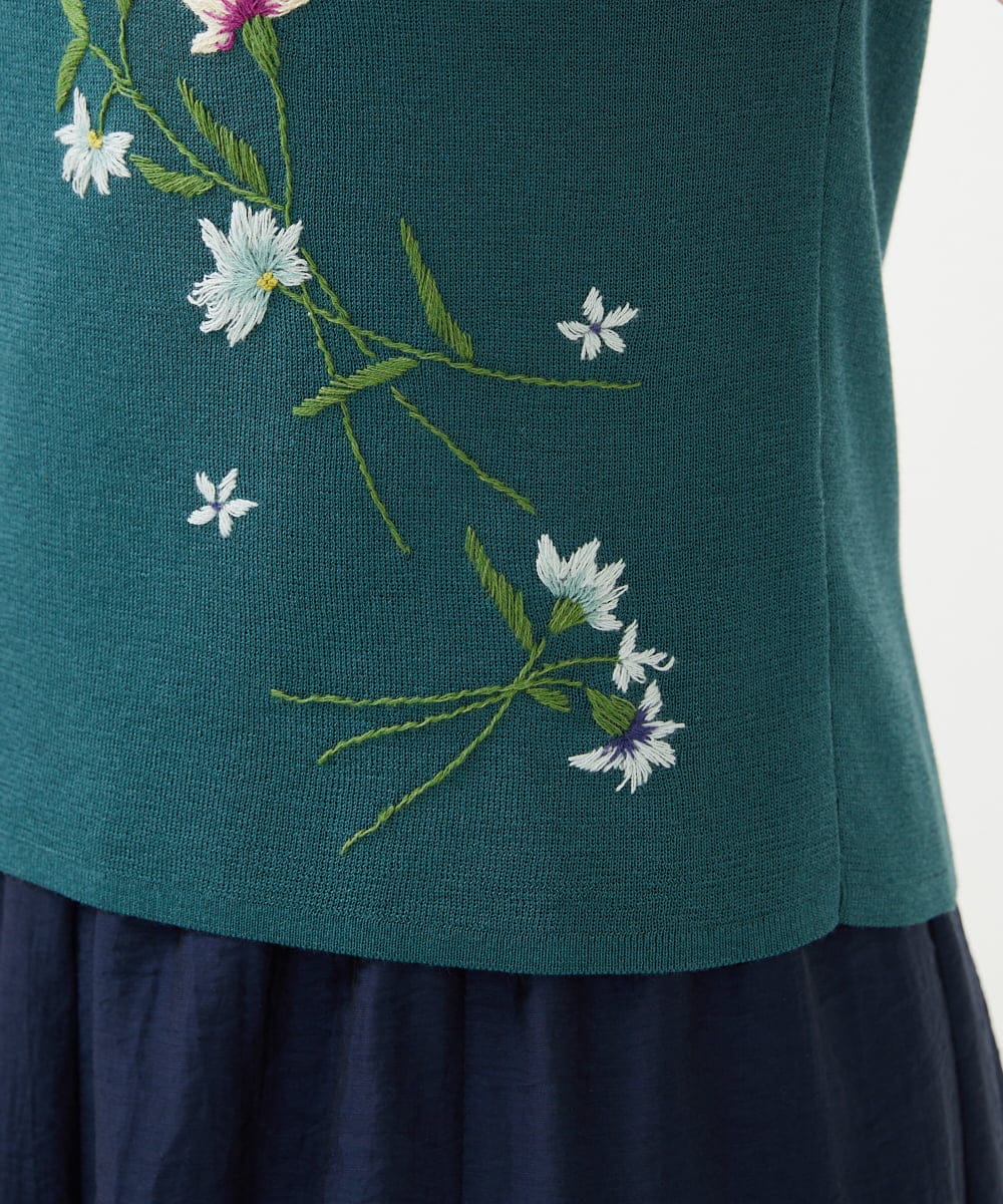GBFHB31650 Sybilla(シビラ) フラワー刺繍ノースリーブプルオーバー グリーン