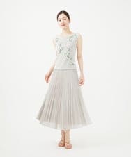 GBFHB31650 Sybilla(シビラ) フラワー刺繍ノースリーブプルオーバー グレージュ