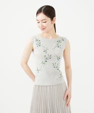 GBFHB31650 Sybilla(シビラ) フラワー刺繍ノースリーブプルオーバー グレージュ