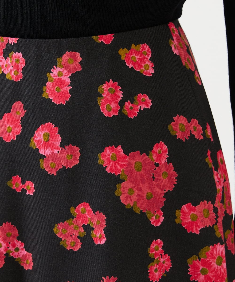 GBHCD40360 Sybilla(シビラ) ピンクマーガレットプリントスカート ブラック