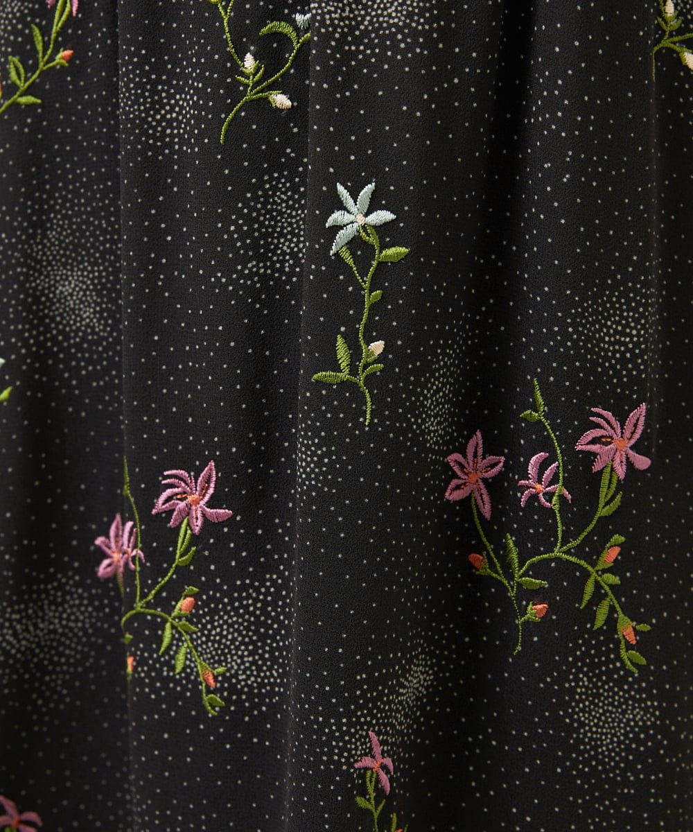 GBHED01700 Sybilla(シビラ) ドットフラワー刺繍スカート ブラック系