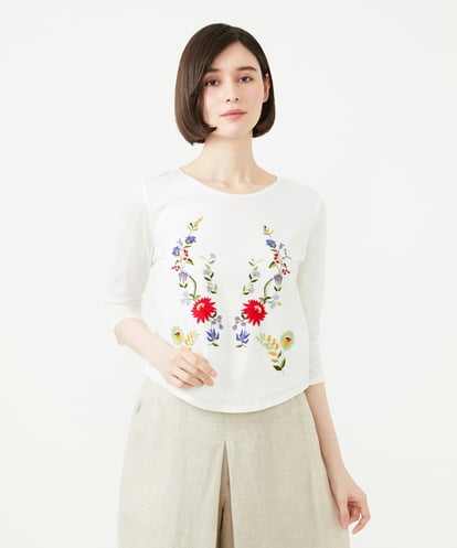 GBKGF03300 Sybilla シンメトリー風フラワー刺繍カットソー