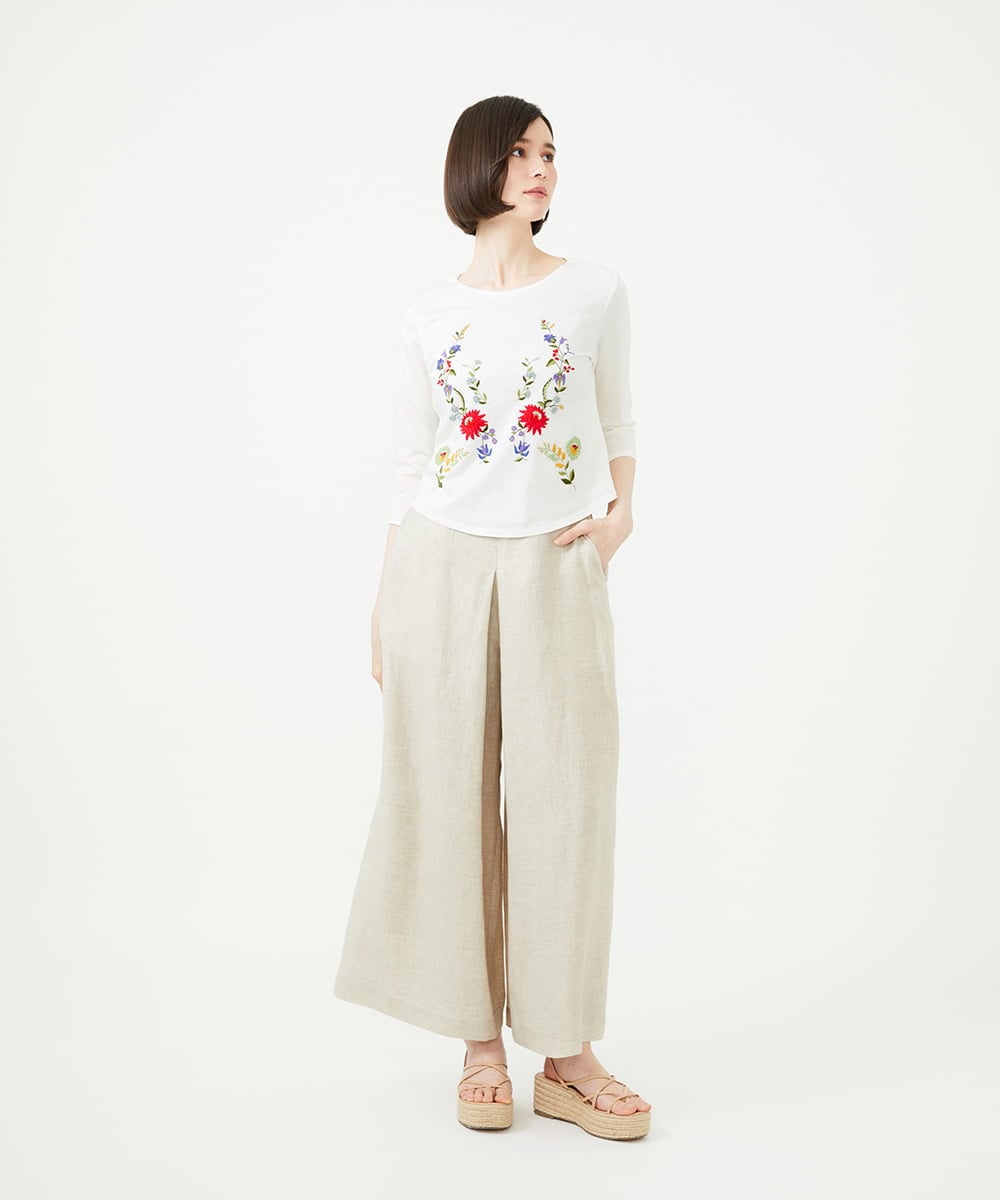 GBKGF03300 Sybilla(シビラ) シンメトリー風フラワー刺繍カットソー ホワイト