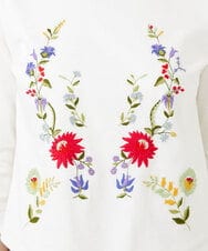 GBKGF03300 Sybilla(シビラ) シンメトリー風フラワー刺繍カットソー ホワイト