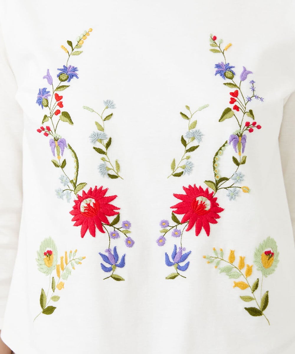 GBKGF03300 Sybilla(シビラ) シンメトリー風フラワー刺繍カットソー ホワイト