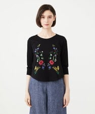 GBKGF03300 Sybilla(シビラ) シンメトリー風フラワー刺繍カットソー ブラック