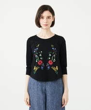 GBKGF03300 Sybilla(シビラ) シンメトリー風フラワー刺繍カットソー ブラック