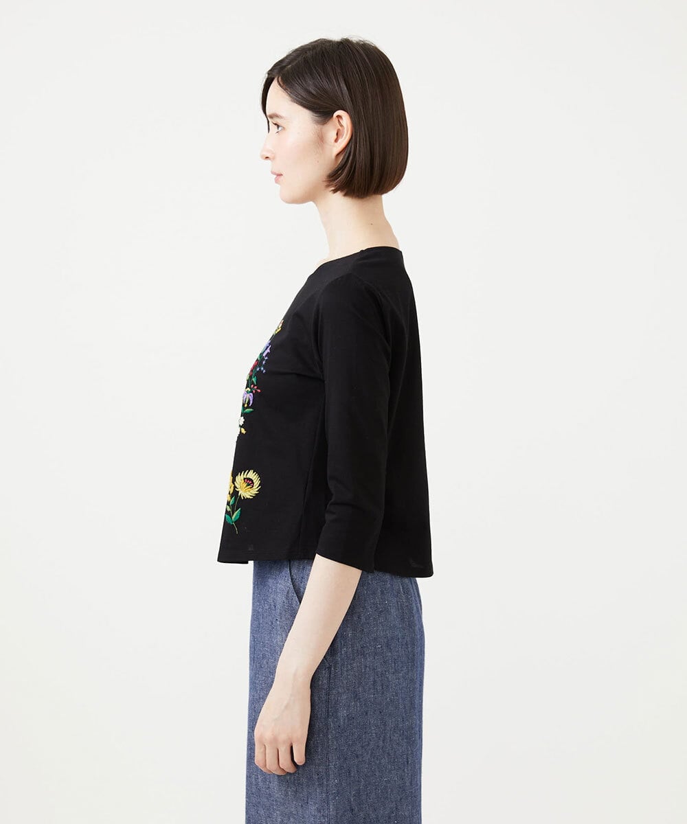GBKGF03300 Sybilla(シビラ) シンメトリー風フラワー刺繍カットソー ブラック