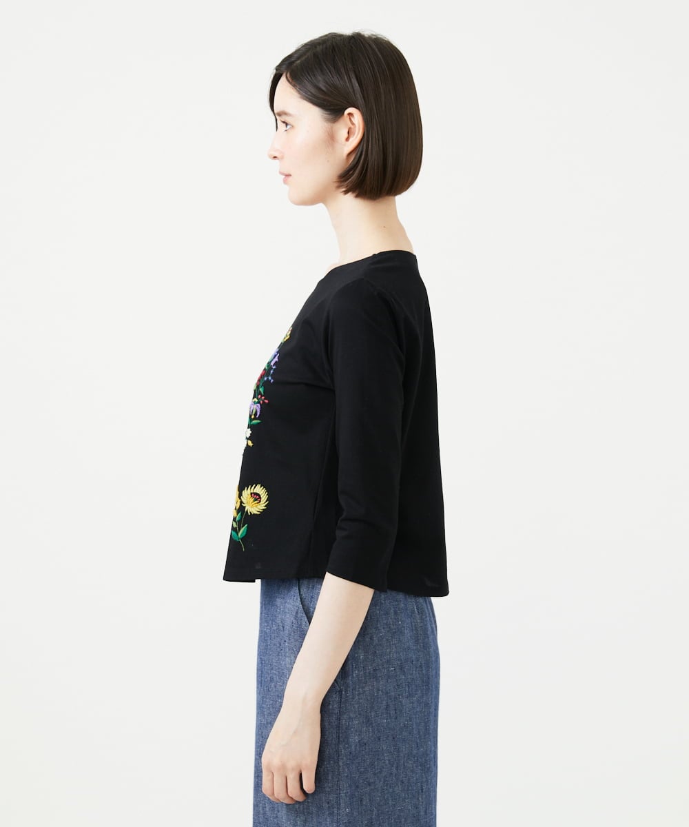GBKGF03300 Sybilla(シビラ) シンメトリー風フラワー刺繍カットソー ブラック