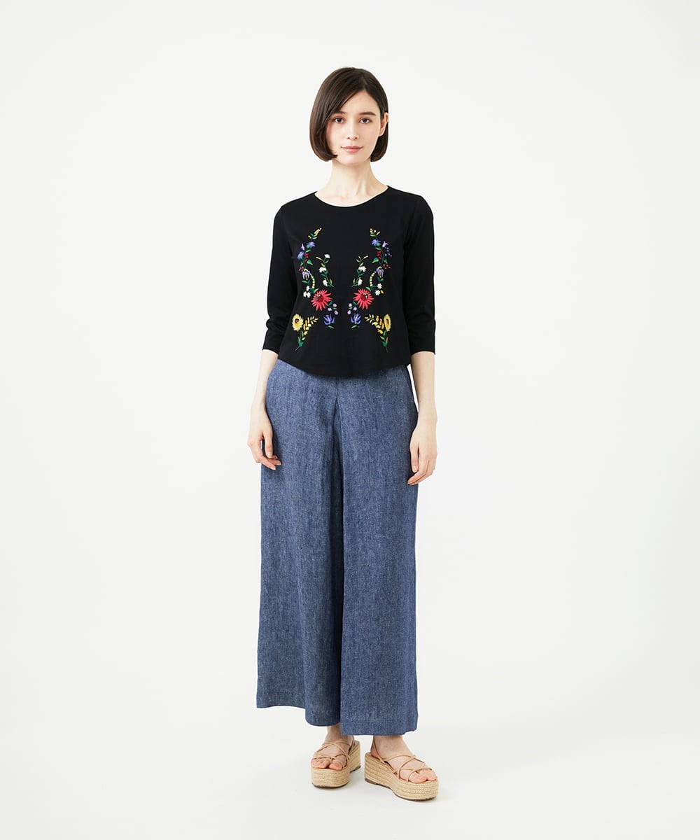 GBKGF03300 Sybilla(シビラ) シンメトリー風フラワー刺繍カットソー ブラック