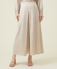 GBLET13330 Sybilla(シビラ) 【ドラマ着用】フロントタックサテンフレアパンツ ベージュ