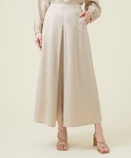 GBLET13330 Sybilla(シビラ) 【ドラマ着用】フロントタックサテンフレアパンツ ベージュ