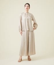 GBLET13330 Sybilla(シビラ) 【ドラマ着用】フロントタックサテンフレアパンツ ベージュ