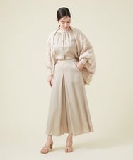 GBLET13330 Sybilla(シビラ) 【ドラマ着用】フロントタックサテンフレアパンツ ベージュ