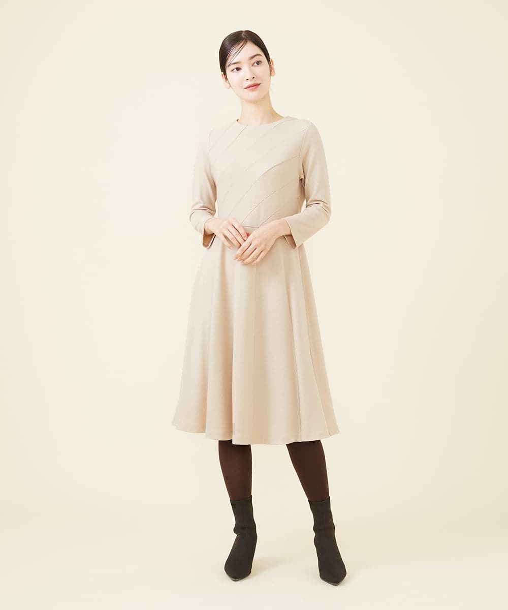 GBPCW11630 Sybilla(シビラ) ルミナリースムースデザインドレス ベージュ