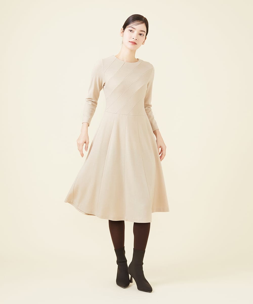 GBPCW11630 Sybilla(シビラ) ルミナリースムースデザインドレス ベージュ