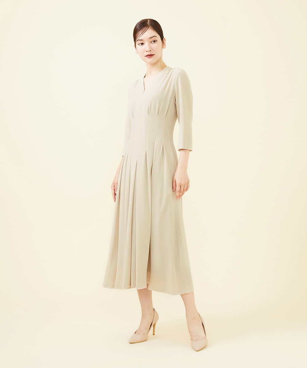 GDEJX22420 Sybilla(シビラ) タッキングデザインドレス（7分袖） ライトベージュ