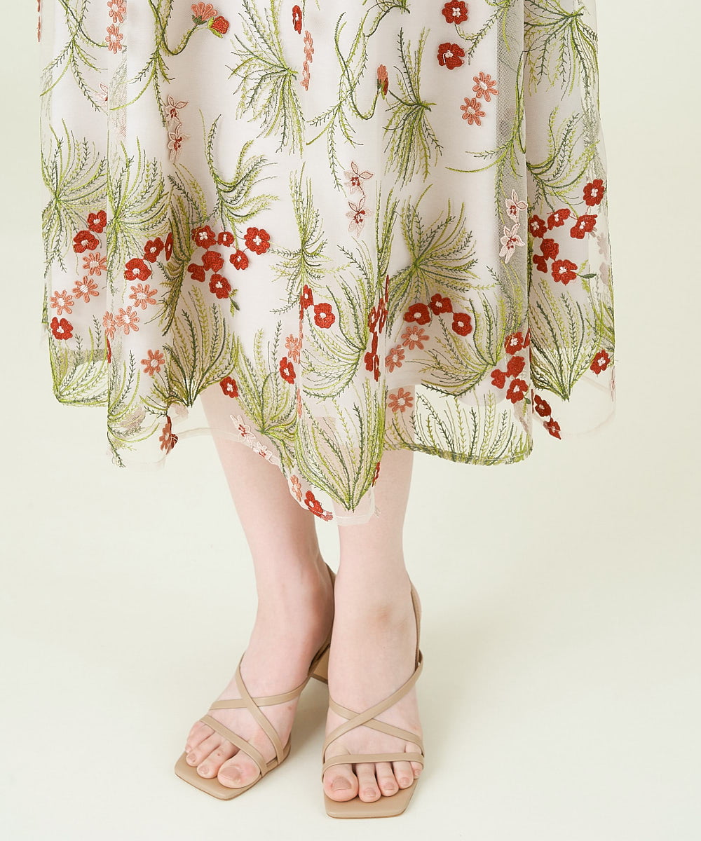 GDPGQ07560 Sybilla(シビラ) ボタニカル刺繍チュールノースリーブドレス ベージュ