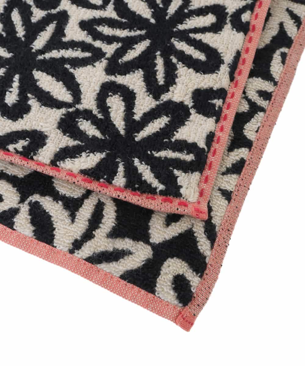 GE9AV05006 Sybilla(シビラ) ステッチパイピングフラワータオルハンカチ アイボリー