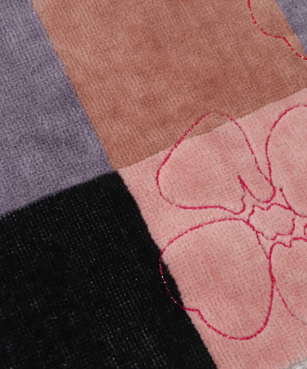 GE9GV05006 Sybilla(シビラ) ブロッキングカラーフラワー刺繍ハンカチ ブラック