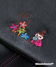 GG5AG70160 Jocomomola(ホコモモラ) ムーミン リトルミイ&フラワー刺繍バックパック ブラック
