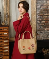 GG5LA31180 Jocomomola(ホコモモラ) 【2WAY】フラワーアップリケトートバッグ ベージュ