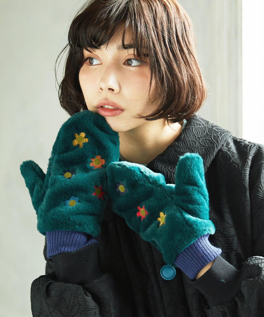 GGTAD31090 Jocomomola(ホコモモラ) フラワー刺繍フェイクファーミトン グリーン