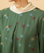 GJBAD50240 Jocomomola(ホコモモラ) Estrella ハートネックフラワー刺繡ブラウス グリーン