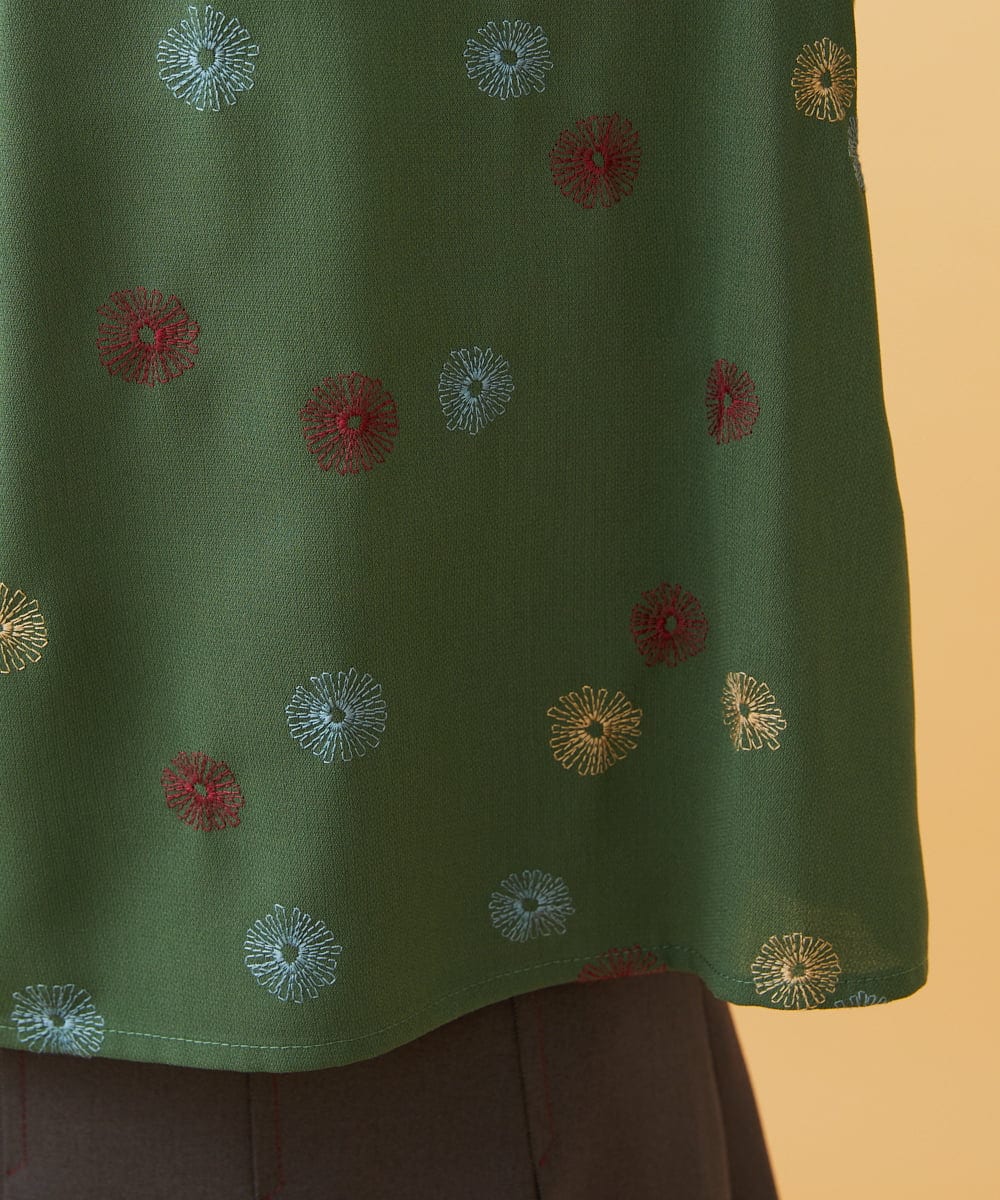 GJBAD50240 Jocomomola(ホコモモラ) Estrella ハートネックフラワー刺繡ブラウス グリーン