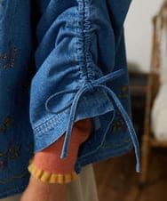 GJBCD01250 Jocomomola(ホコモモラ) El galgo フラワー刺繍デニムシャツ ブルー