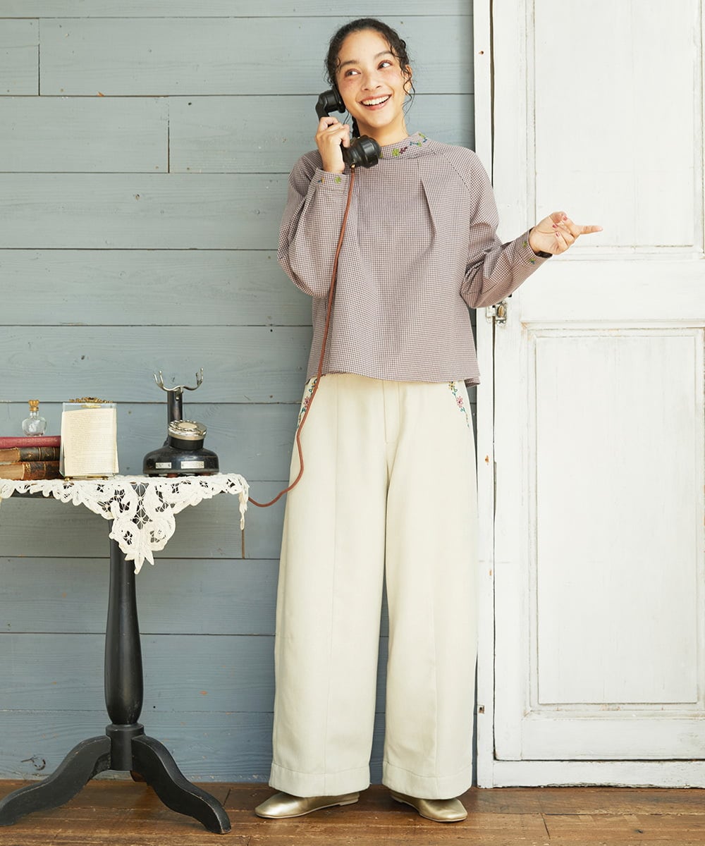 GJBCD33200 Jocomomola(ホコモモラ) 【2WAY】Flor pequena チェックフラワー刺繍ブラウス パープル