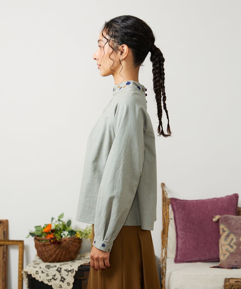 GJBCD33200 Jocomomola(ホコモモラ) 【2WAY】Flor pequena チェックフラワー刺繍ブラウス グリーン