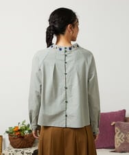 GJBCD33200 Jocomomola(ホコモモラ) 【2WAY】Flor pequena チェックフラワー刺繍ブラウス グリーン