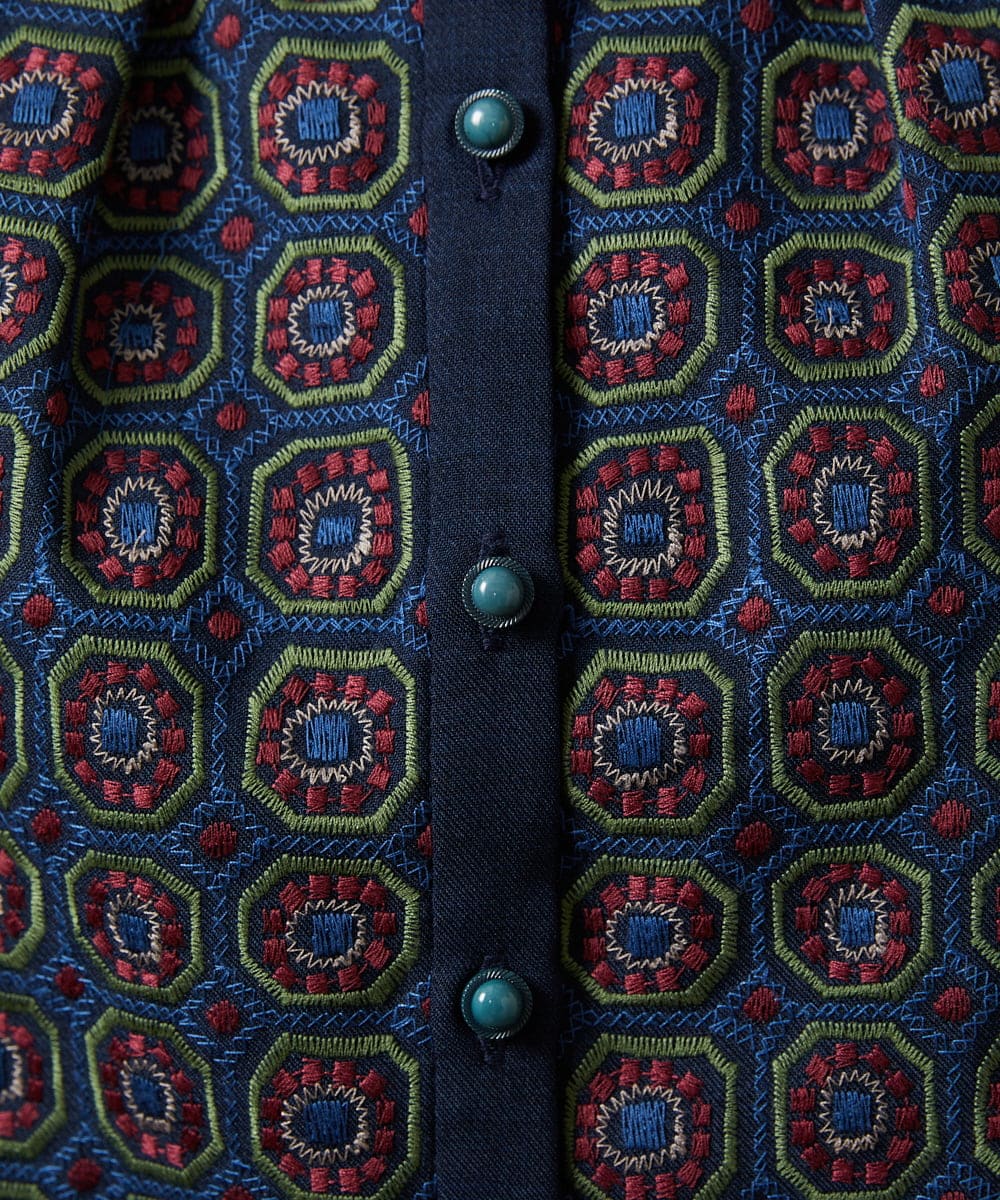 GJBCD50250 Jocomomola(ホコモモラ) Escudos 幾何調総刺繍ブラウス ネイビー