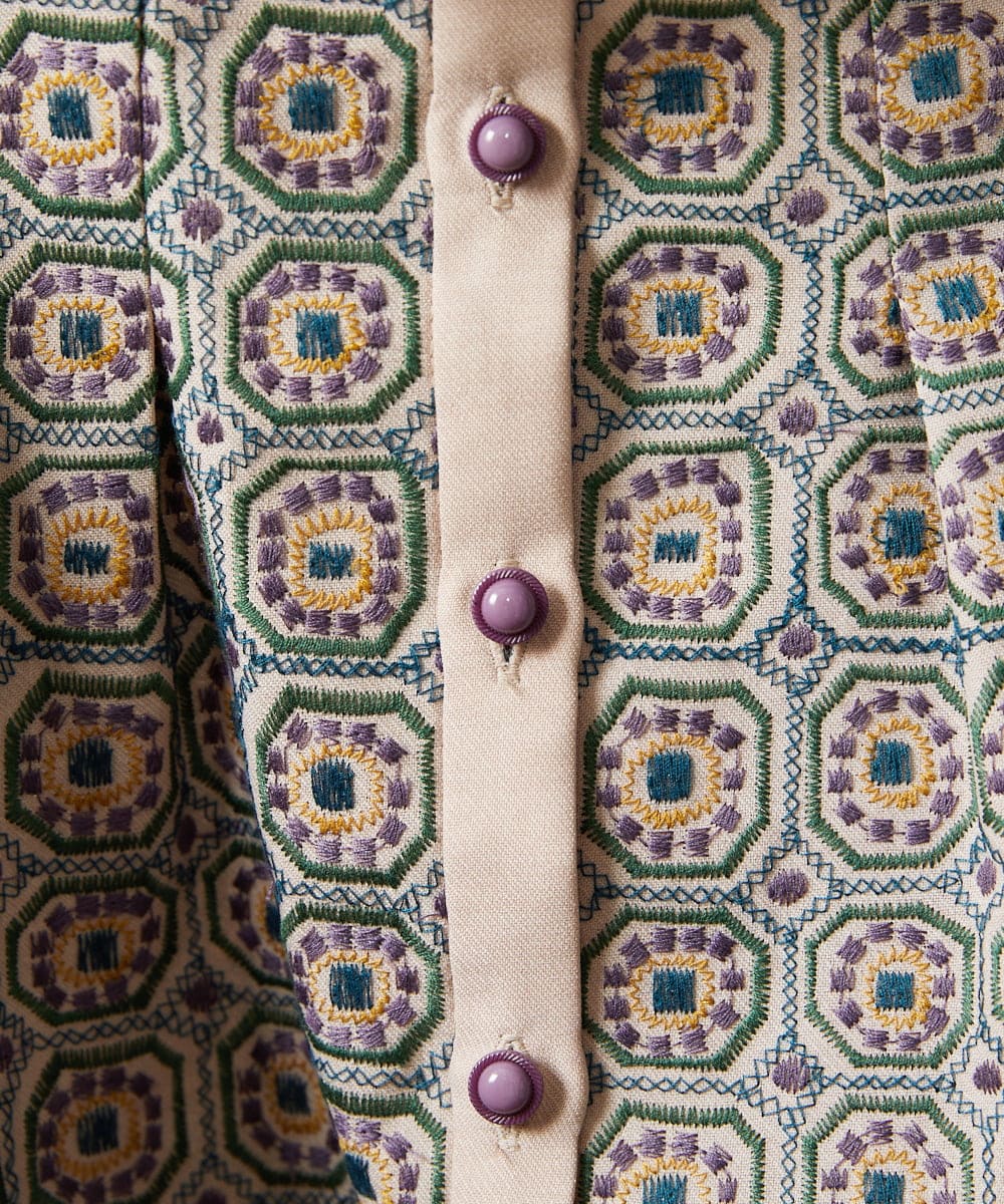 GJBCD50250 Jocomomola(ホコモモラ) Escudos 幾何調総刺繍ブラウス ベージュ