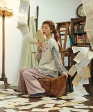 GJBFD30200 Jocomomola(ホコモモラ) Sancho Panza フラワープリントブラウス アイボリー