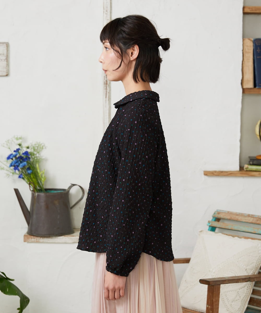 GJBFD34200 Jocomomola(ホコモモラ) エンボスドットブラウス ブラック