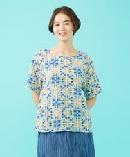 GJBGA70240 Jocomomola(ホコモモラ) 【日本製】Rosa flamenco フラワープリントタックブラウス  ブルー